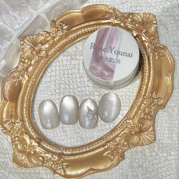 Silver-Gray Platinum Cat-Eye